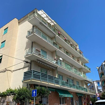 Il Mare In Piazza Appartement Albisola Superiore Buitenkant foto