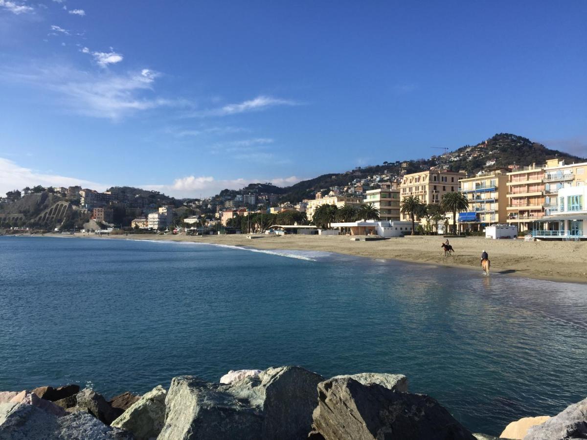Il Mare In Piazza Appartement Albisola Superiore Buitenkant foto